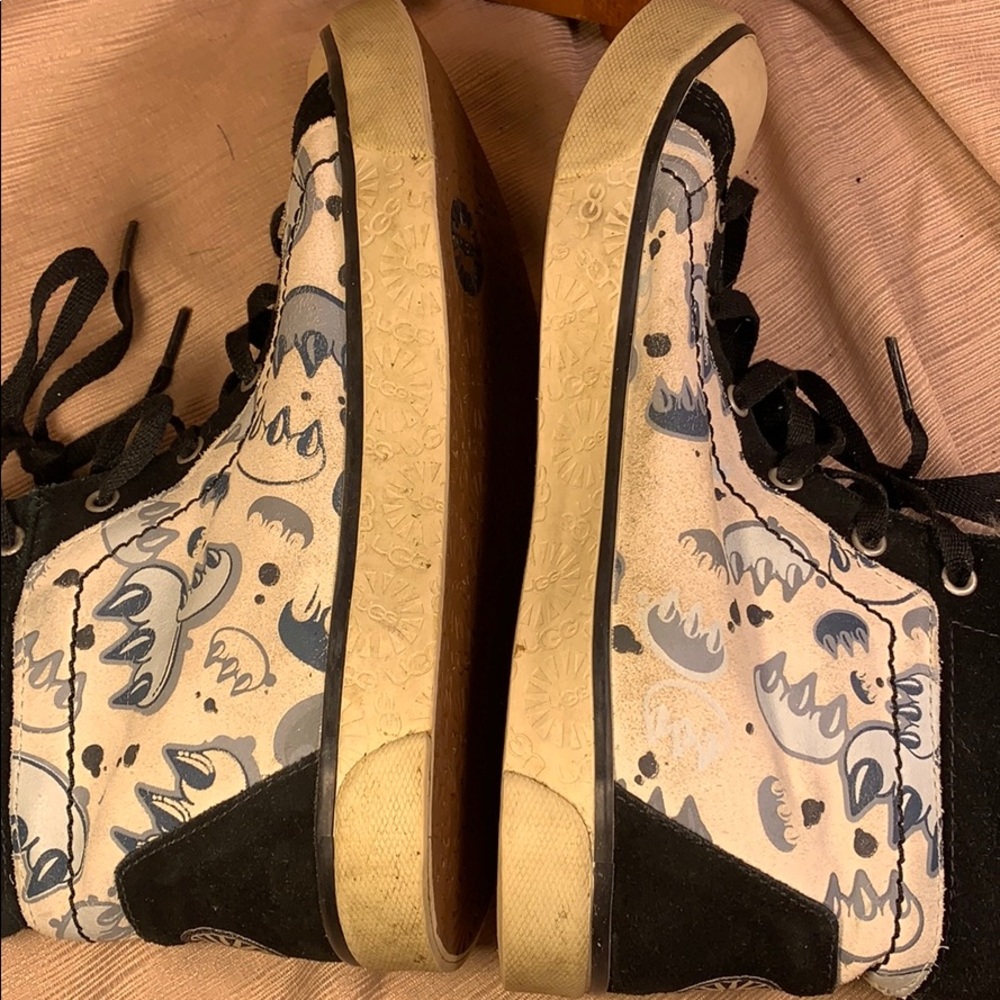UGG leather worn twice lace up ankle sneakers - Picture 5 of 8